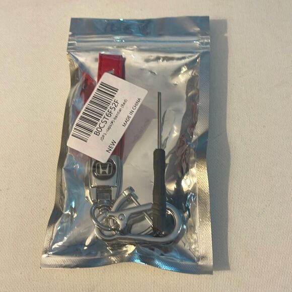 Honda Logo Key Fob Keychain in Red Leather NWT - Picture 4 of 4